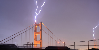 Illustration for article titled An Unbelievable Picture of Eight Lightning Bolts Striking San Francisco at the Same Time (Updating)